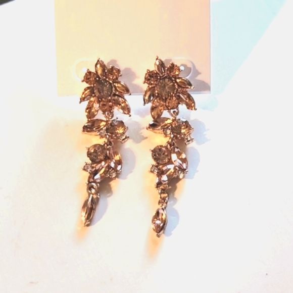 🌟NWT Long Floral Crystal Drop Earrings Rose Gold Metal - Picture 2 of 4